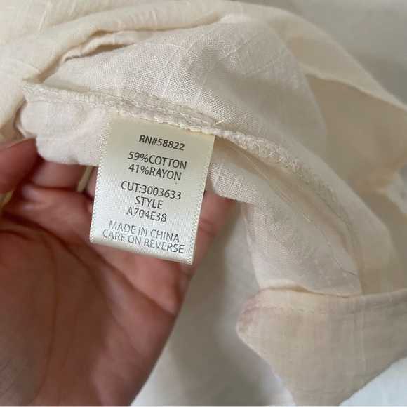 Max Studio Embroidered Ruffle sleeve peasant boho blouse Size Medium NWT - Picture 8 of 8